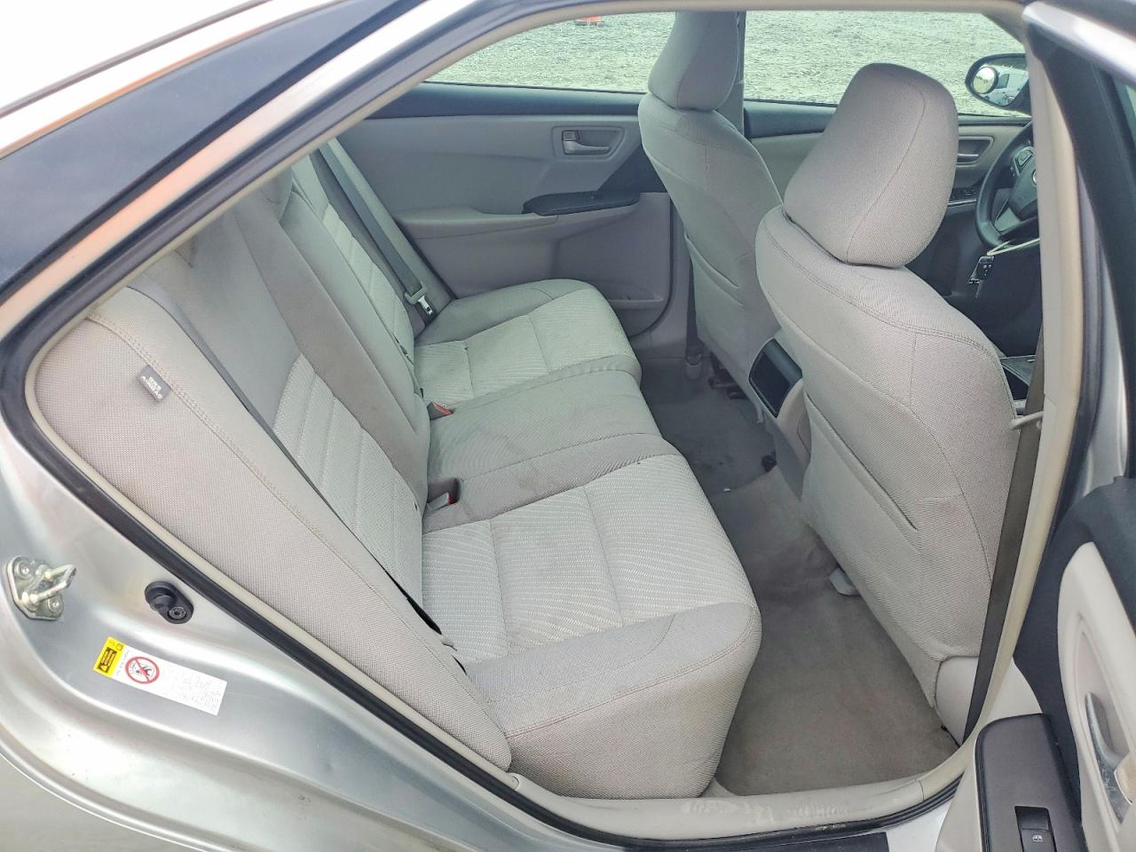 2015 TOYOTA CAMRY LE photo 28