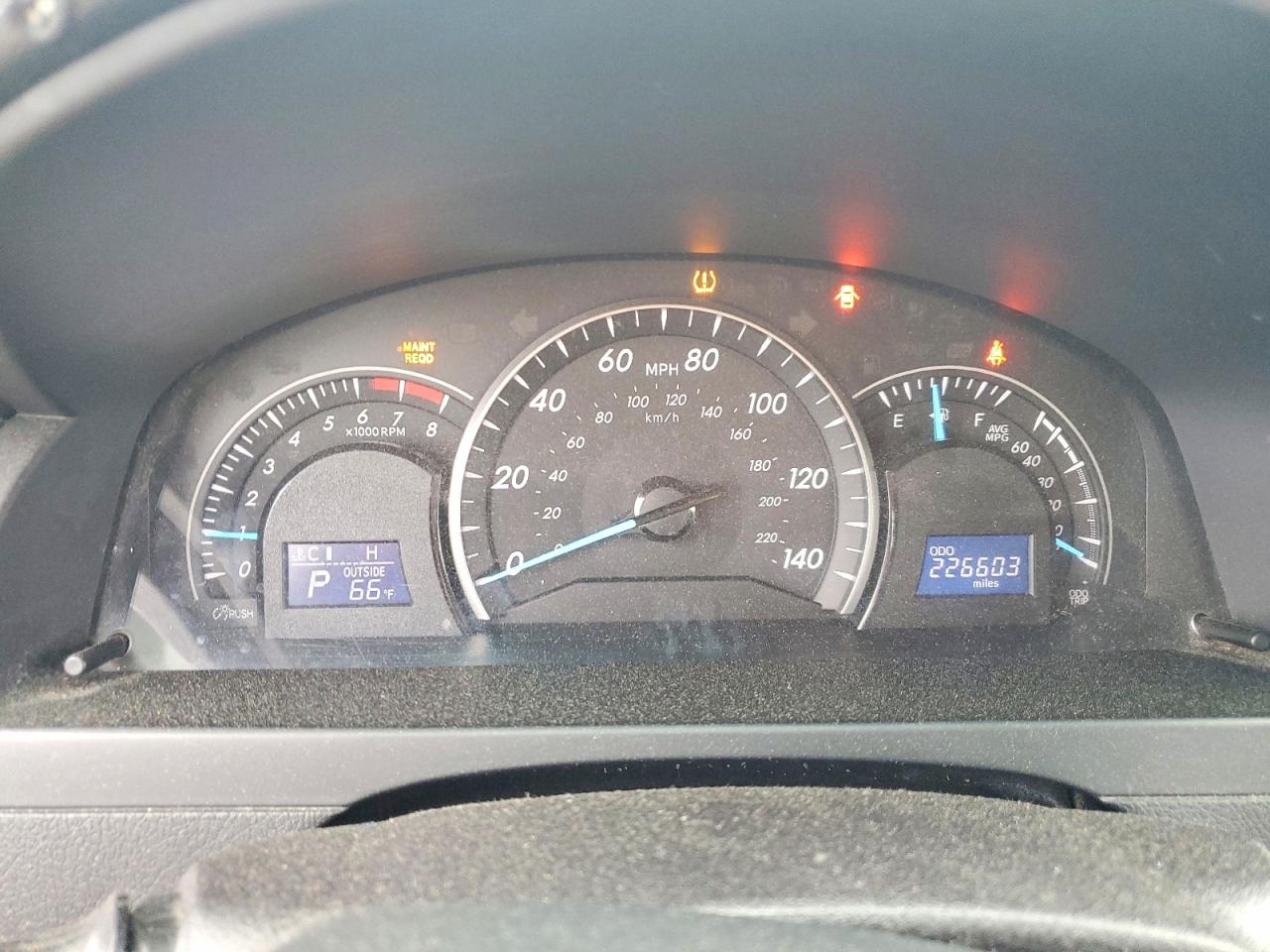 2015 TOYOTA CAMRY LE photo 25