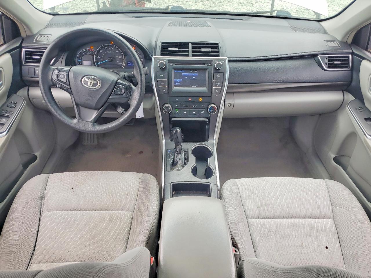 2015 TOYOTA CAMRY LE photo 22