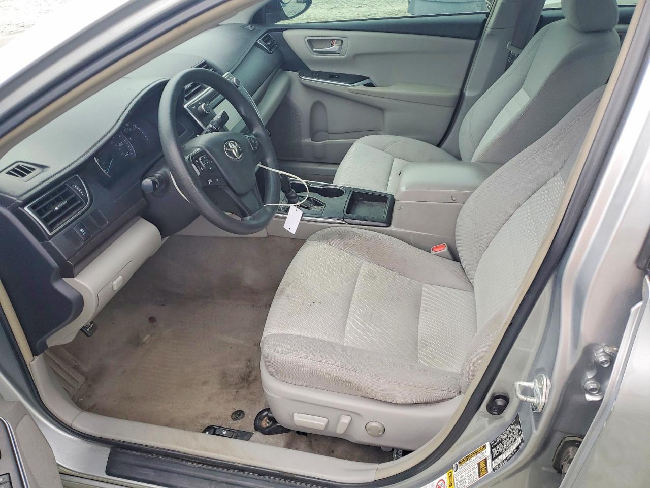 2015 TOYOTA CAMRY LE photo 19