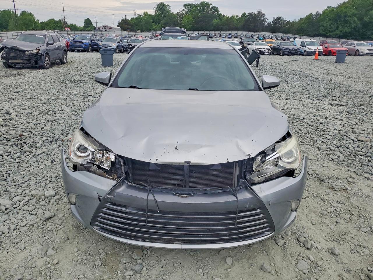 2015 TOYOTA CAMRY LE photo 13