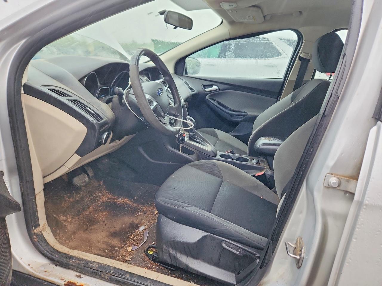 2014 FORD FOCUS SE photo 19