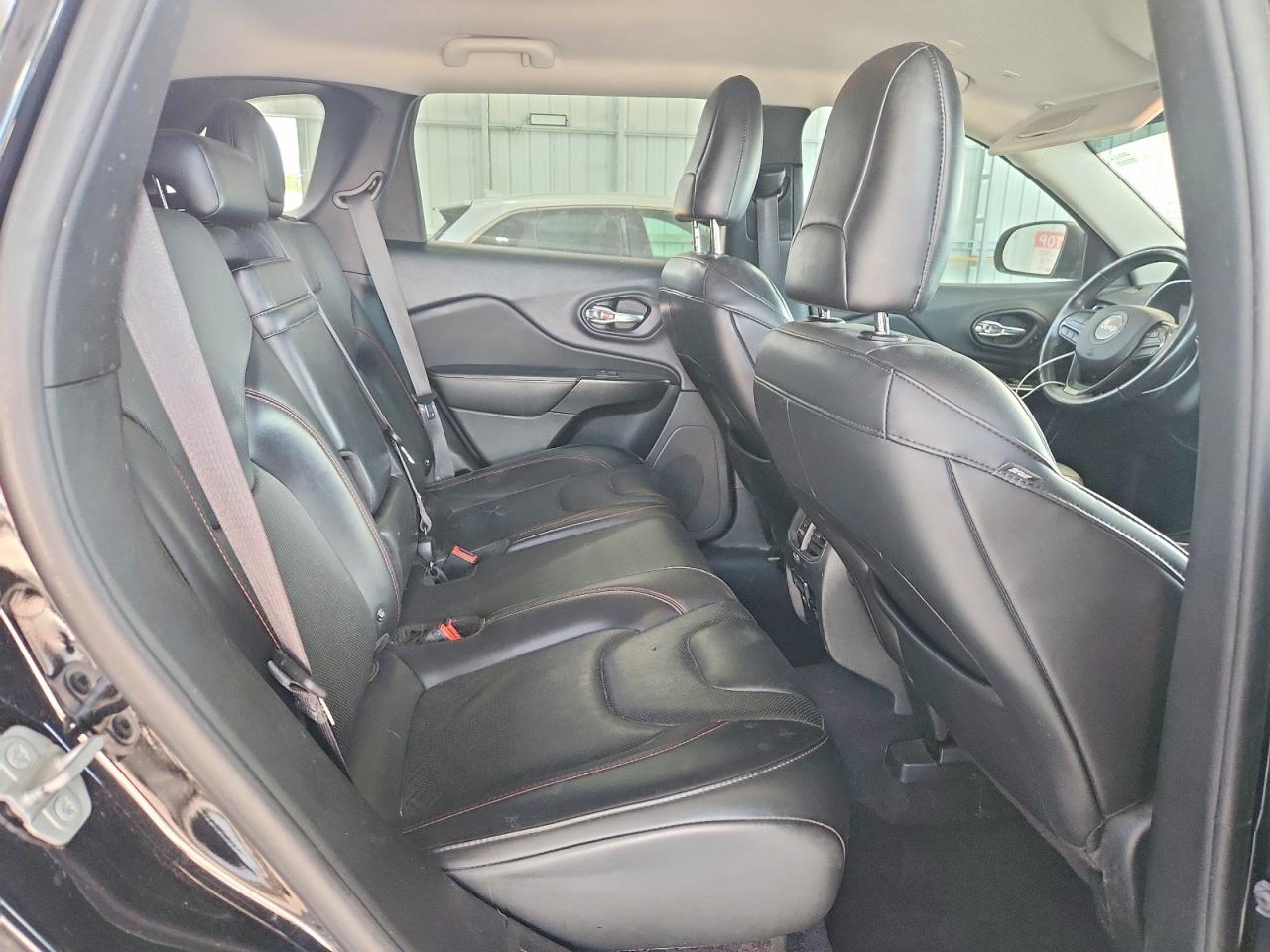 2019 JEEP CHEROKEE TRAILHAWK photo 11