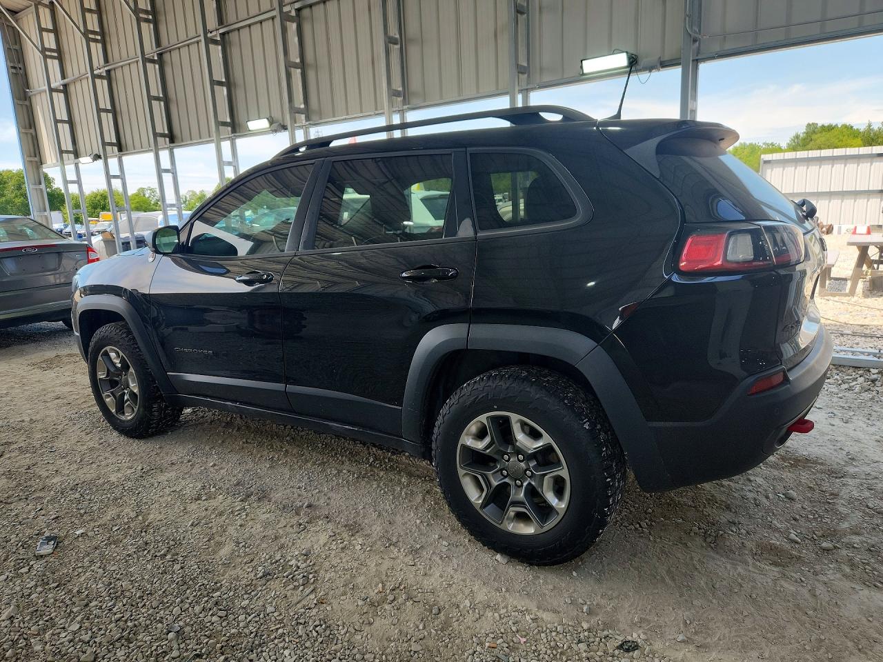 2019 JEEP CHEROKEE TRAILHAWK photo 2