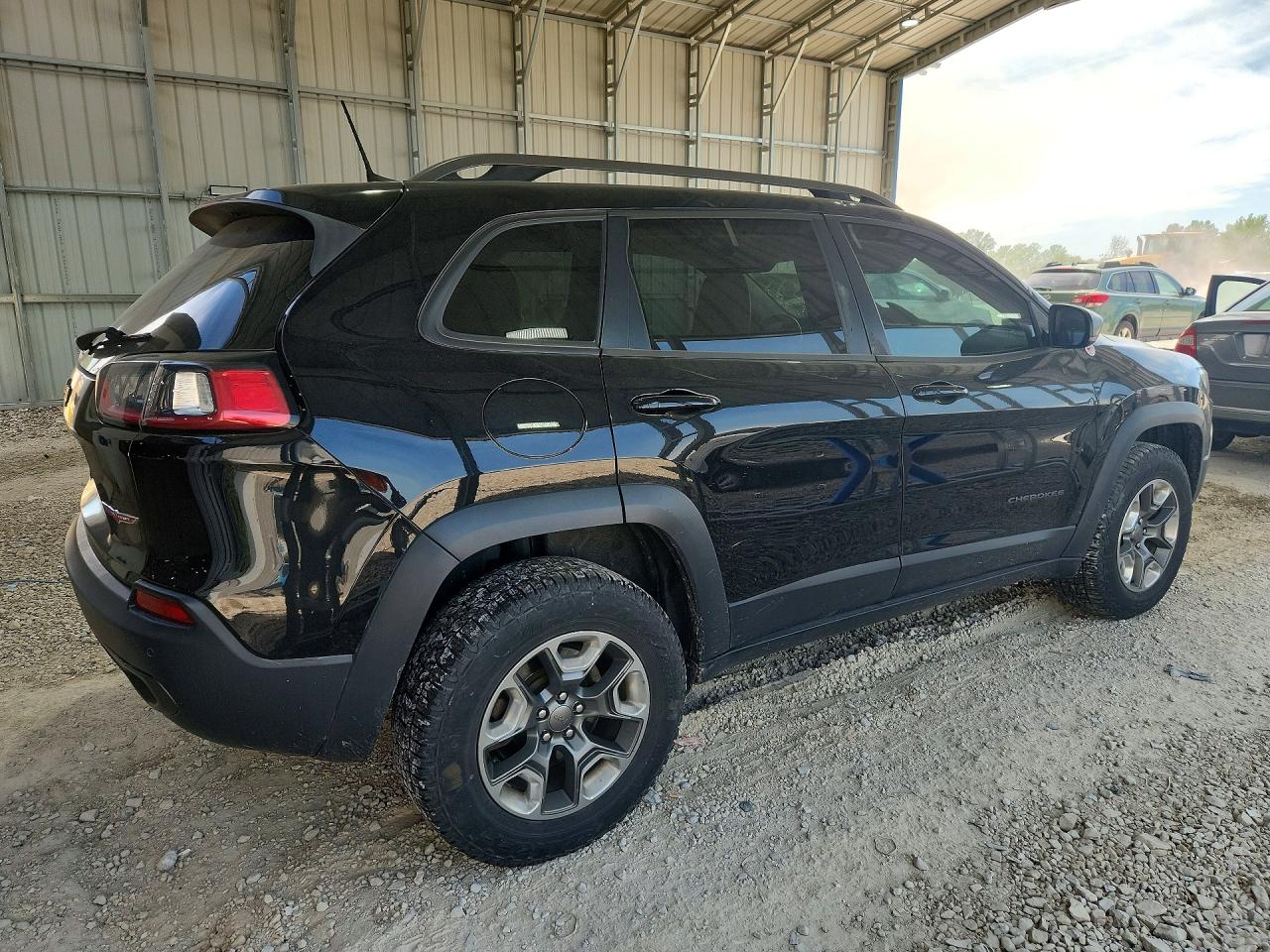 2019 JEEP CHEROKEE TRAILHAWK photo 3