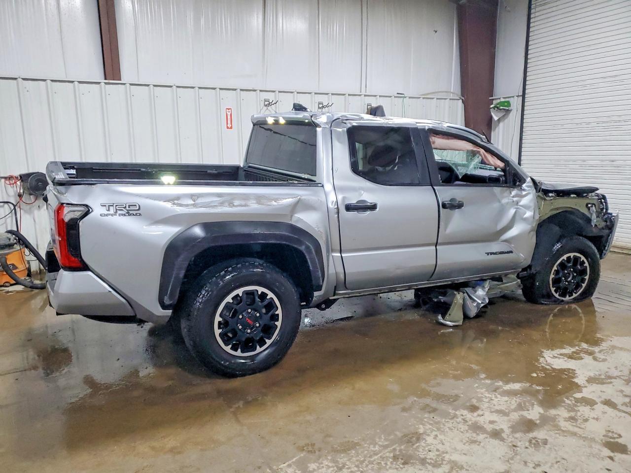 2025 TOYOTA TACOMA TRD OFF-ROAD photo 5