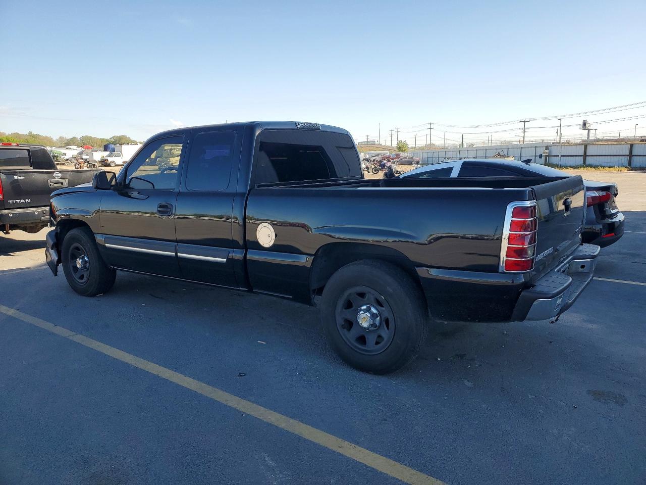 2004 CHEVROLET SILVERADO C1500 photo 3