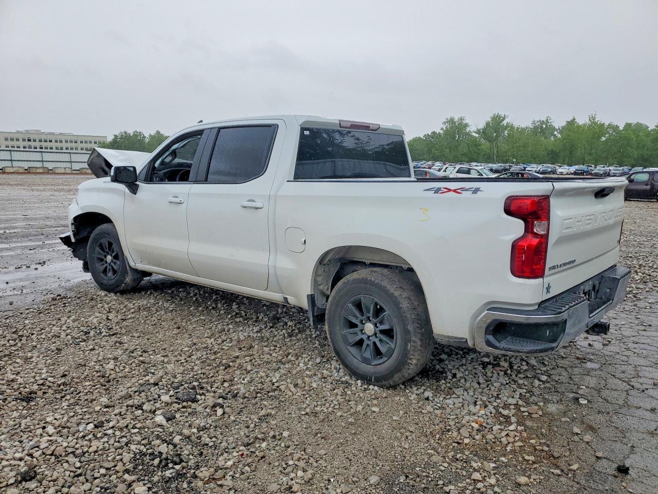 2020 CHEVROLET SILVERADO K1500 LT photo 2