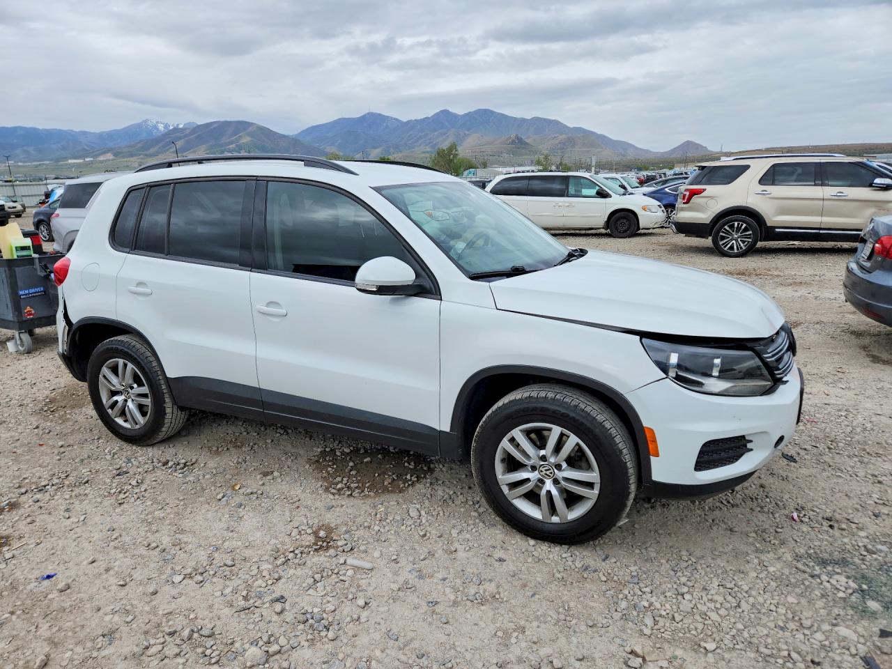 2017 VOLKSWAGEN TIGUAN S photo 7
