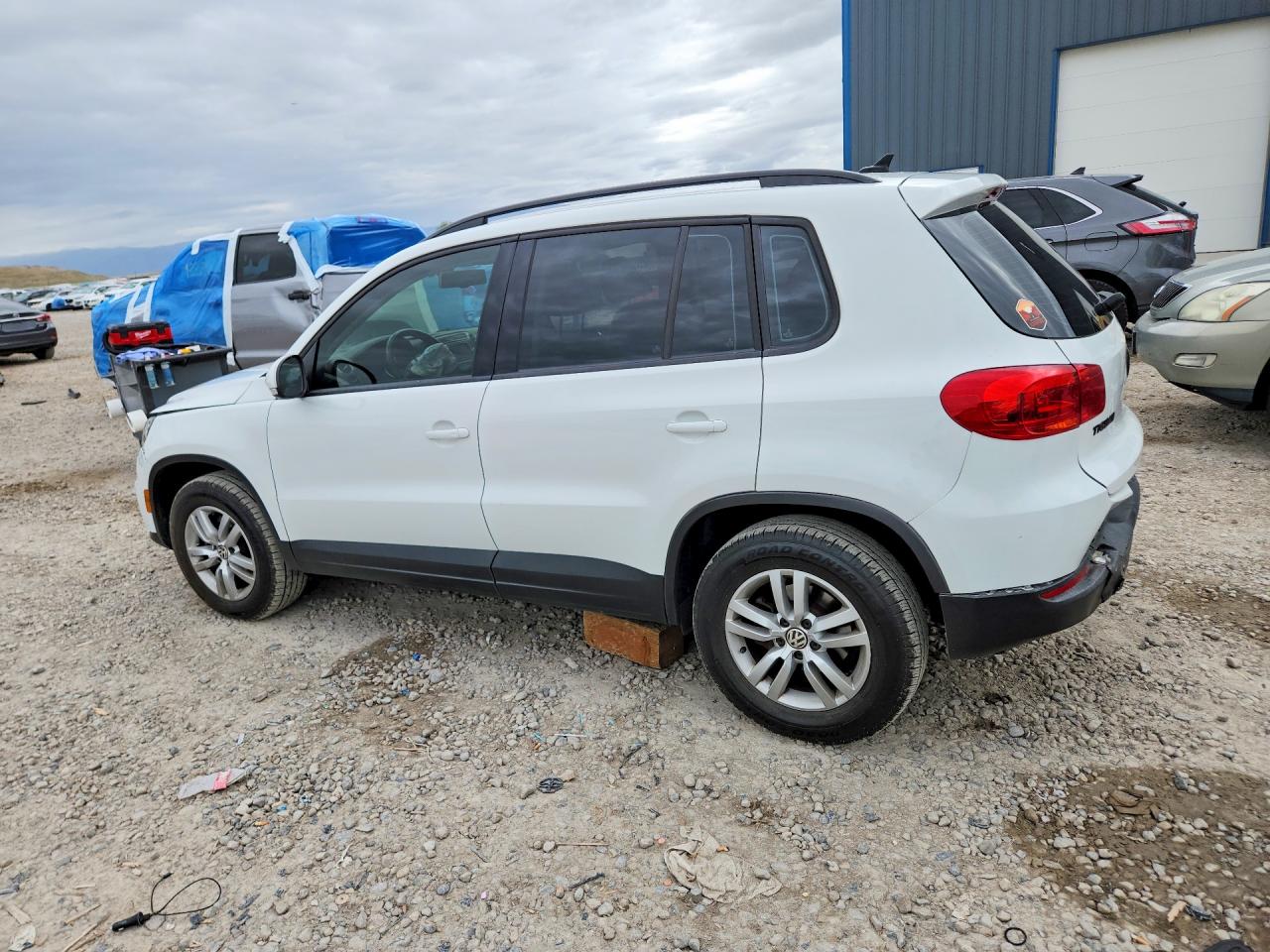 2017 VOLKSWAGEN TIGUAN S photo 3