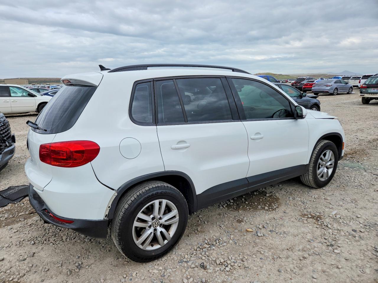 2017 VOLKSWAGEN TIGUAN S photo 5