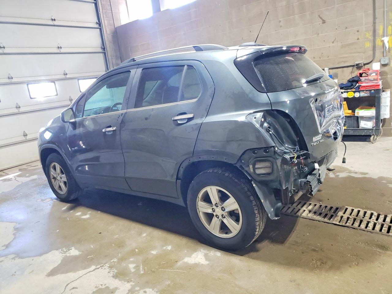 2019 CHEVROLET TRAX 1LT photo 2