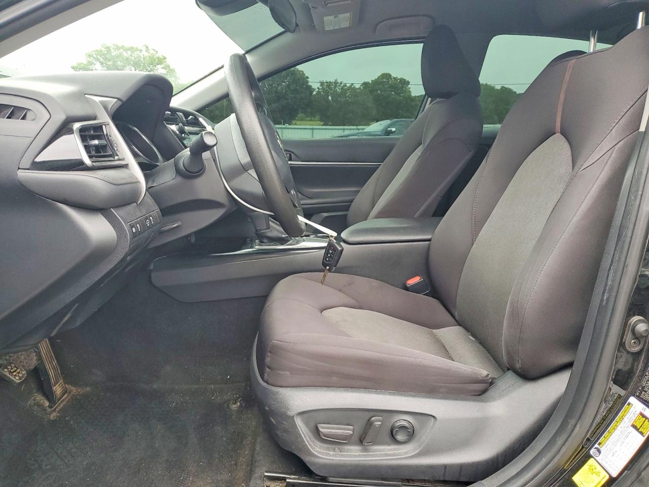 2020 TOYOTA CAMRY LE photo 13
