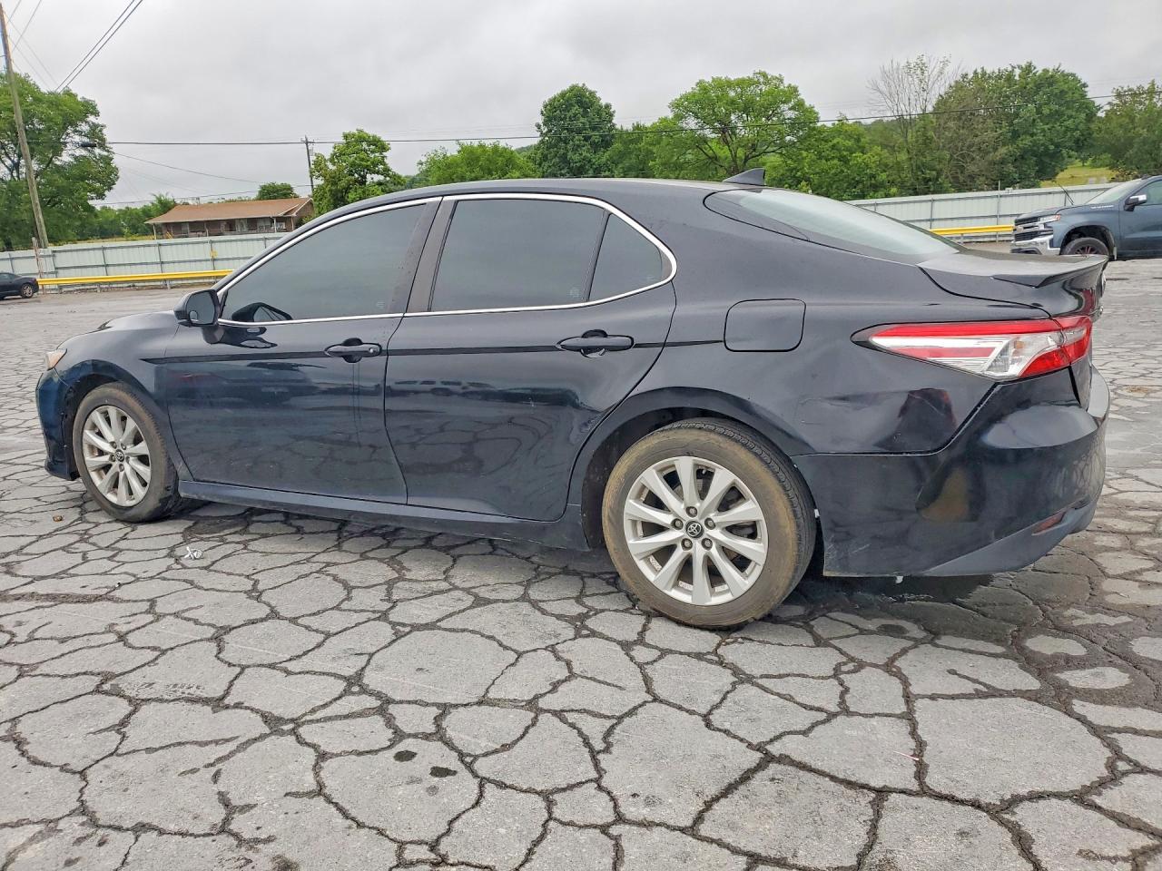 2020 TOYOTA CAMRY LE photo 3