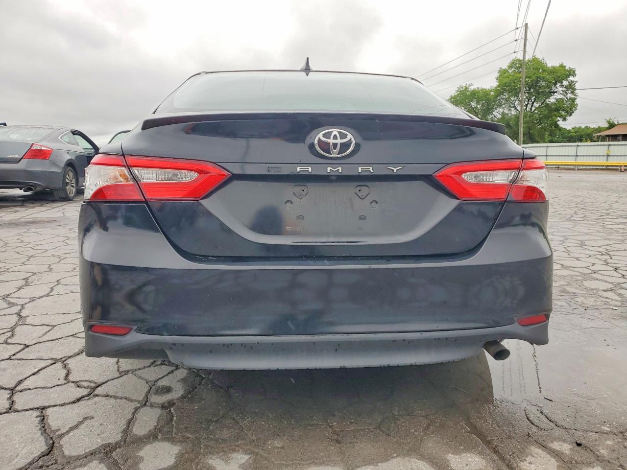 2020 TOYOTA CAMRY LE photo 11
