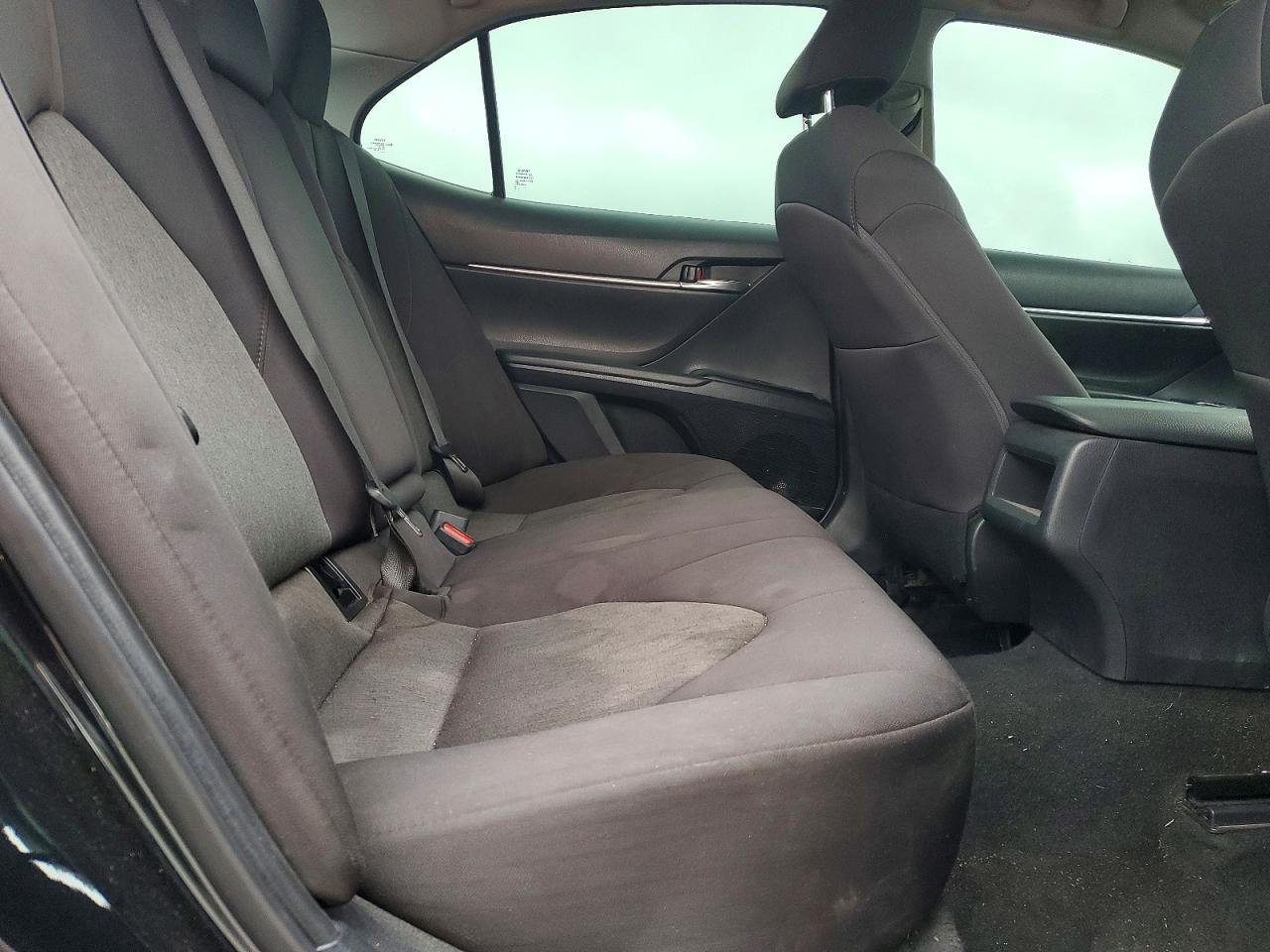 2020 TOYOTA CAMRY LE photo 19