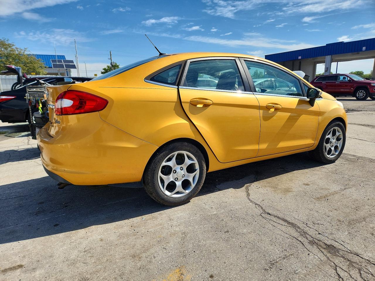 2011 FORD FIESTA SEL photo 5