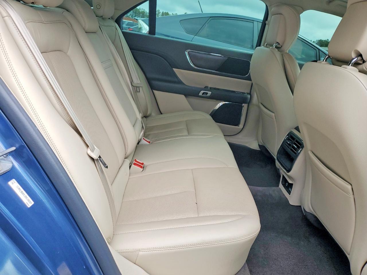 2018 LINCOLN CONTINENTAL SELECT photo 28