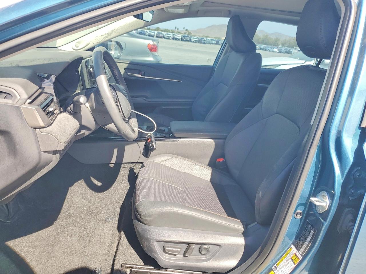 2025 TOYOTA CAMRY XLE photo 13
