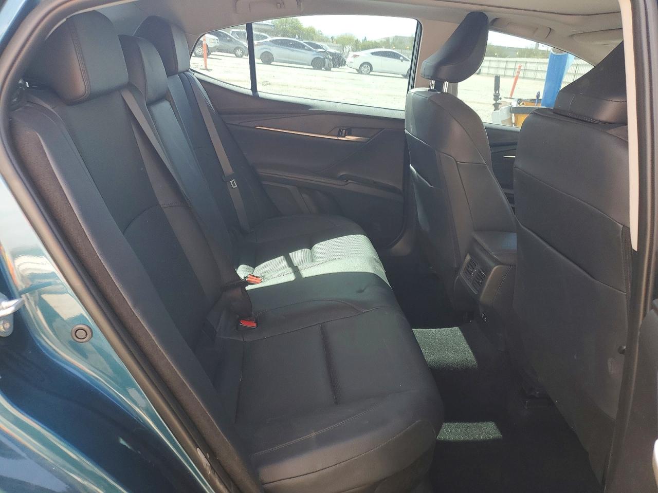2025 TOYOTA CAMRY XLE photo 19