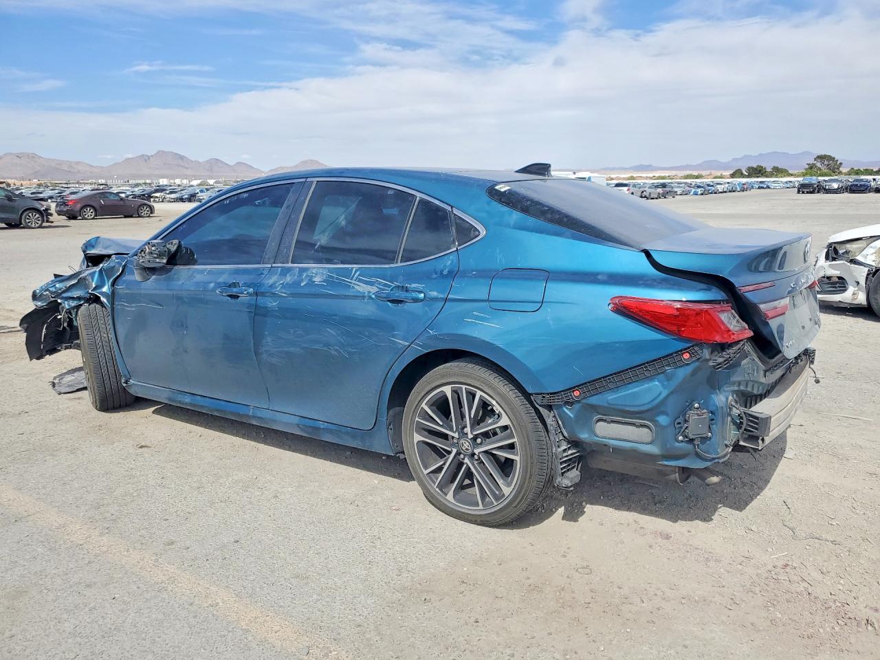 2025 TOYOTA CAMRY XLE photo 3