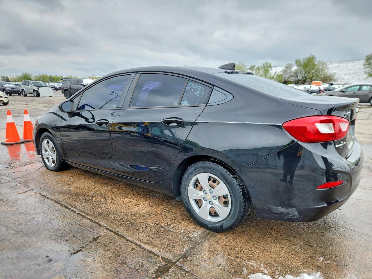 2017 CHEVROLET CRUZE LS photo 3