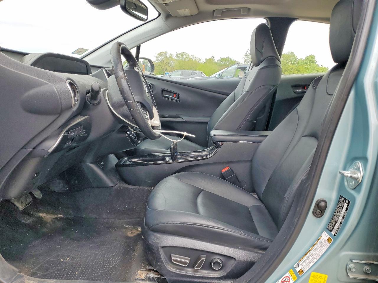 2016 TOYOTA PRIUS FOUR photo 13