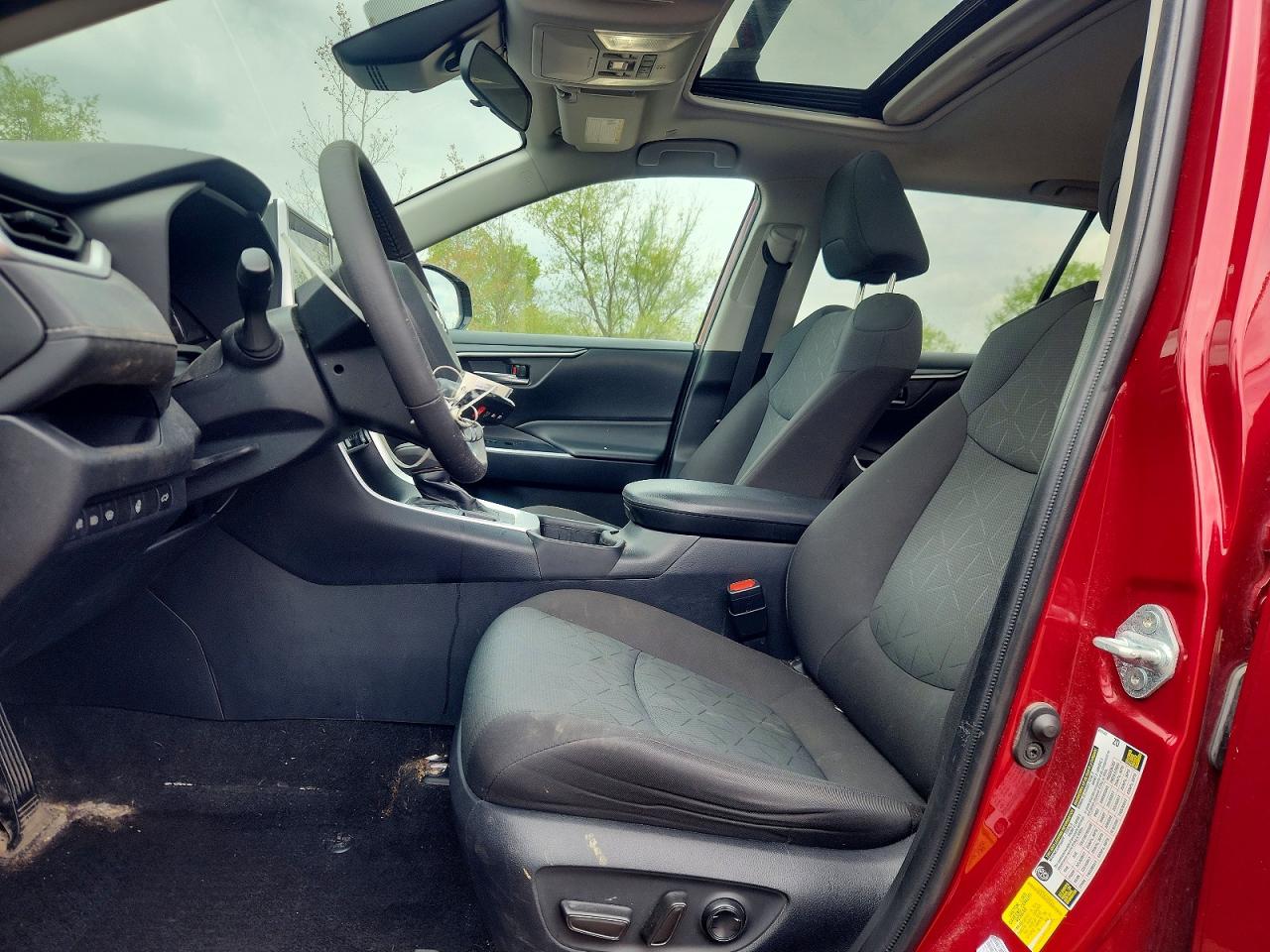 2024 TOYOTA RAV4 XLE photo 19