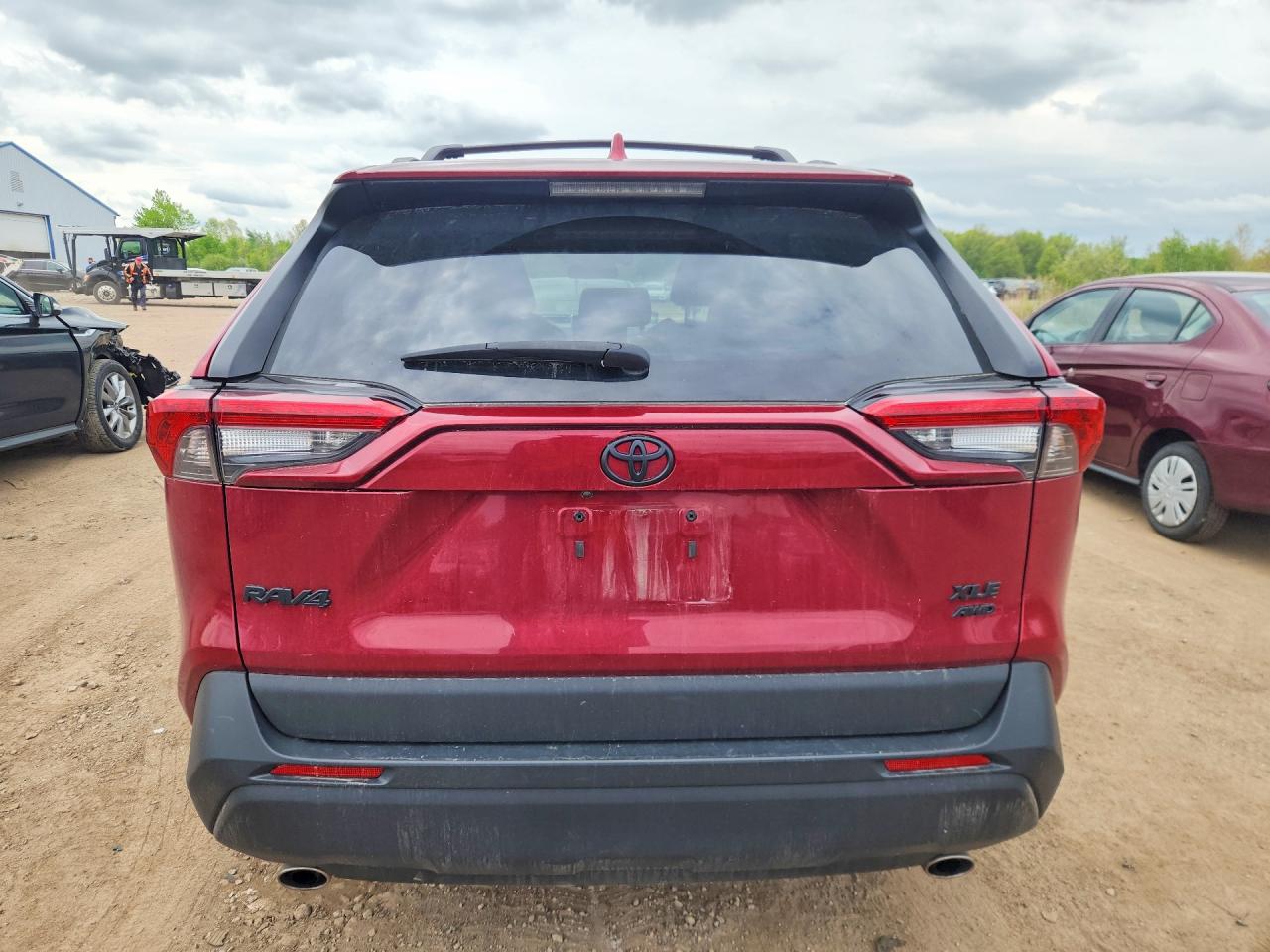 2024 TOYOTA RAV4 XLE photo 16