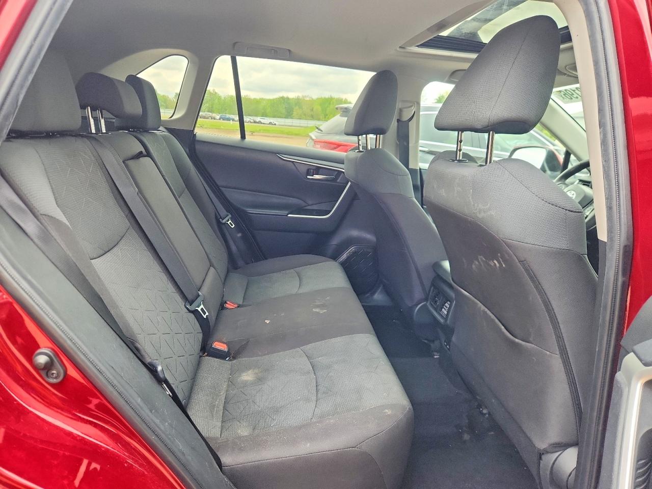 2024 TOYOTA RAV4 XLE photo 28