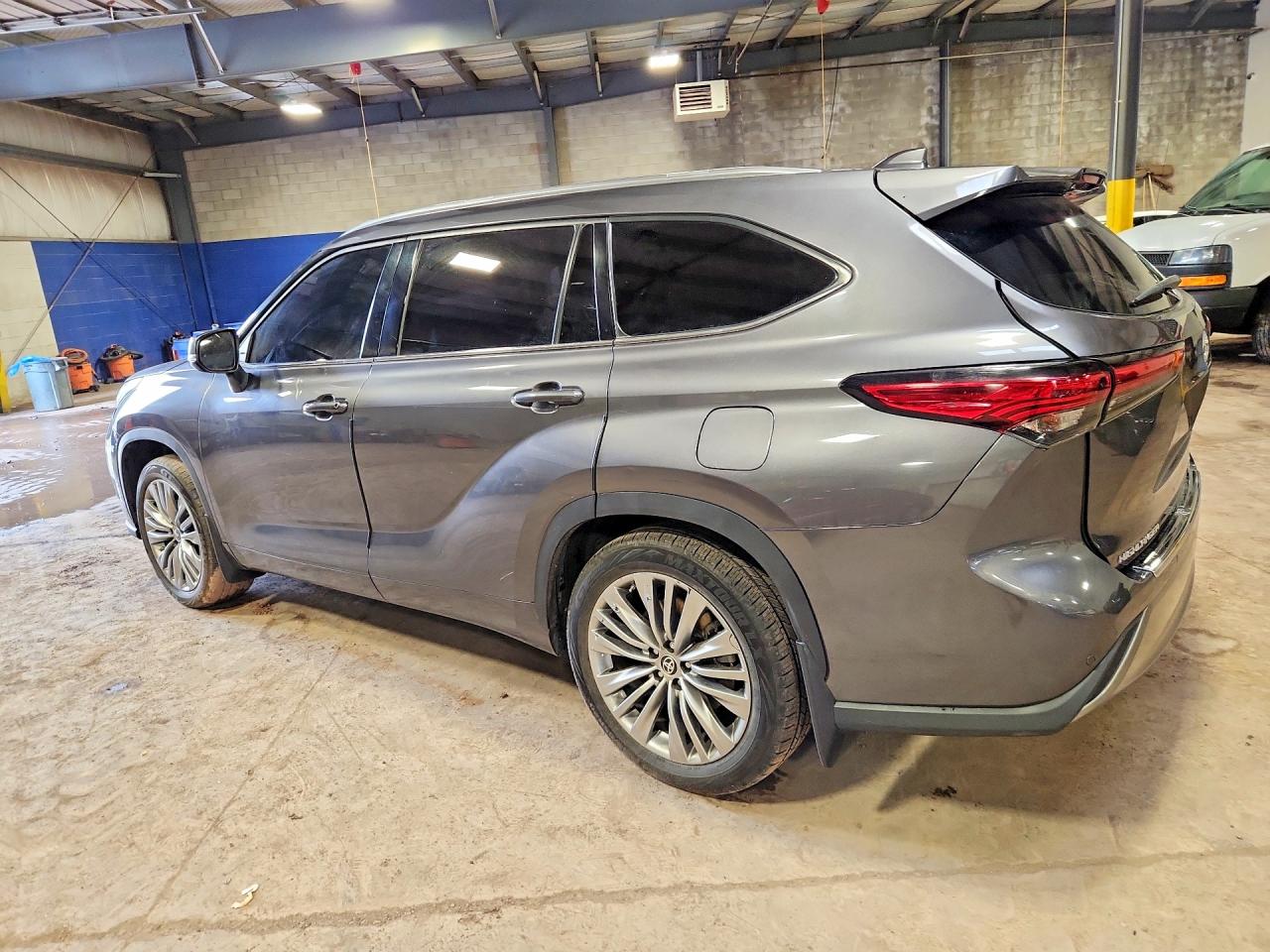 2021 TOYOTA HIGHLANDER PLATINUM photo 4