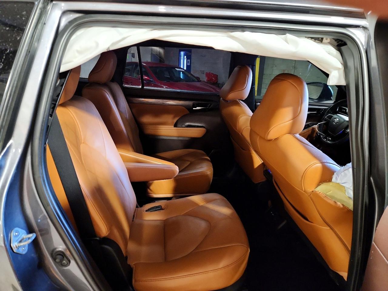 2021 TOYOTA HIGHLANDER PLATINUM photo 31