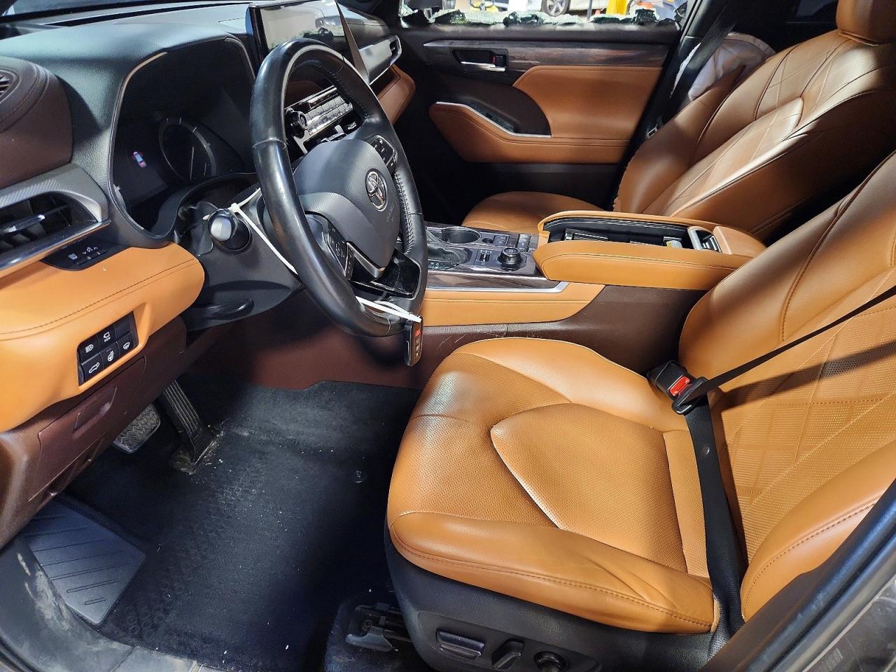 2021 TOYOTA HIGHLANDER PLATINUM photo 19