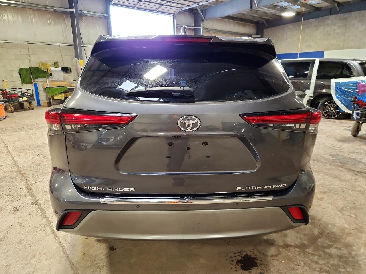 2021 TOYOTA HIGHLANDER PLATINUM photo 16