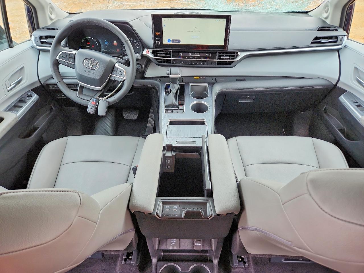 2025 TOYOTA SIENNA XLE 8-PASSENGER photo 8