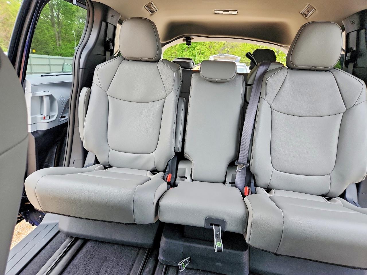 2025 TOYOTA SIENNA XLE 8-PASSENGER photo 10