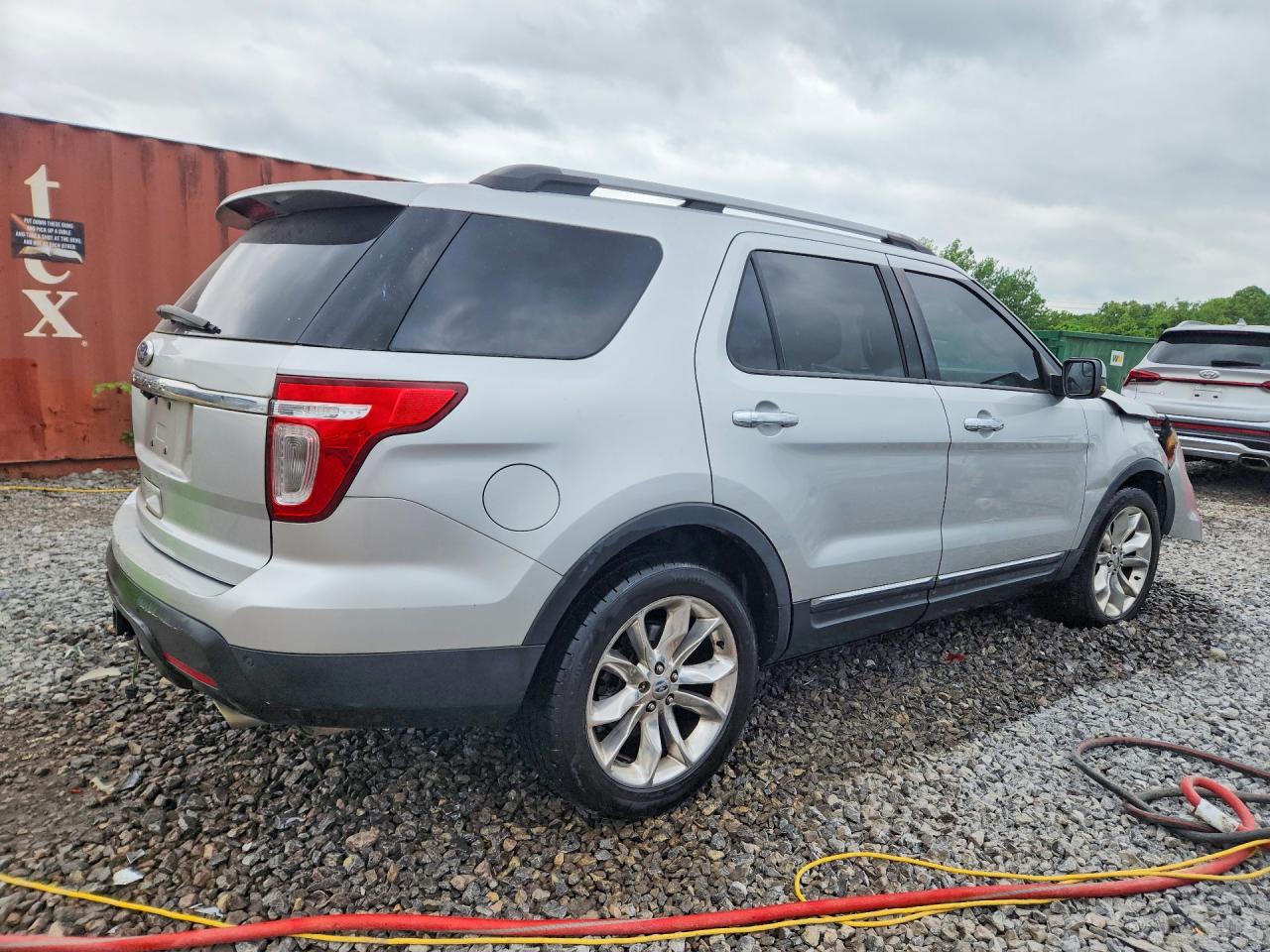 2011 FORD EXPLORER XLT photo 3