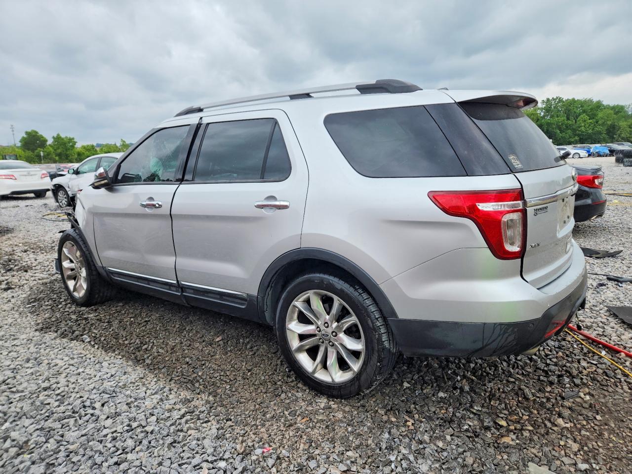2011 FORD EXPLORER XLT photo 2