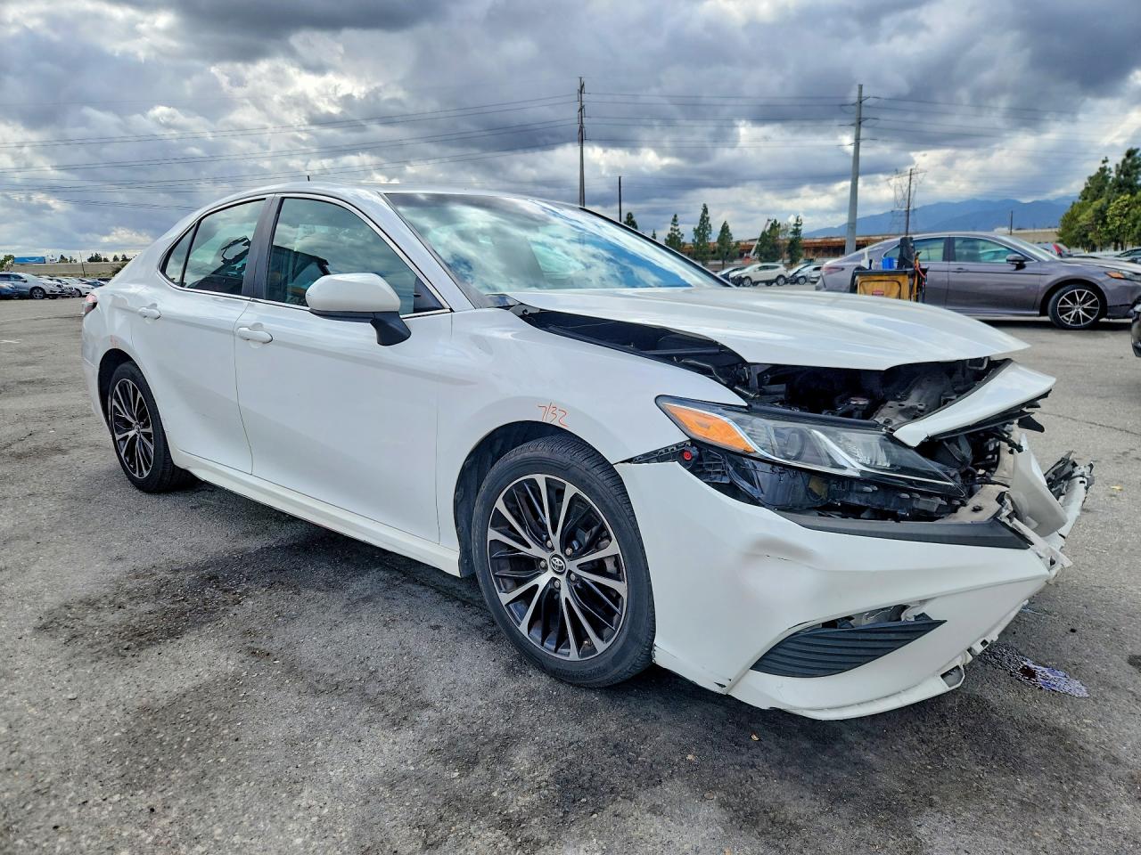 2018 TOYOTA CAMRY SE photo 7