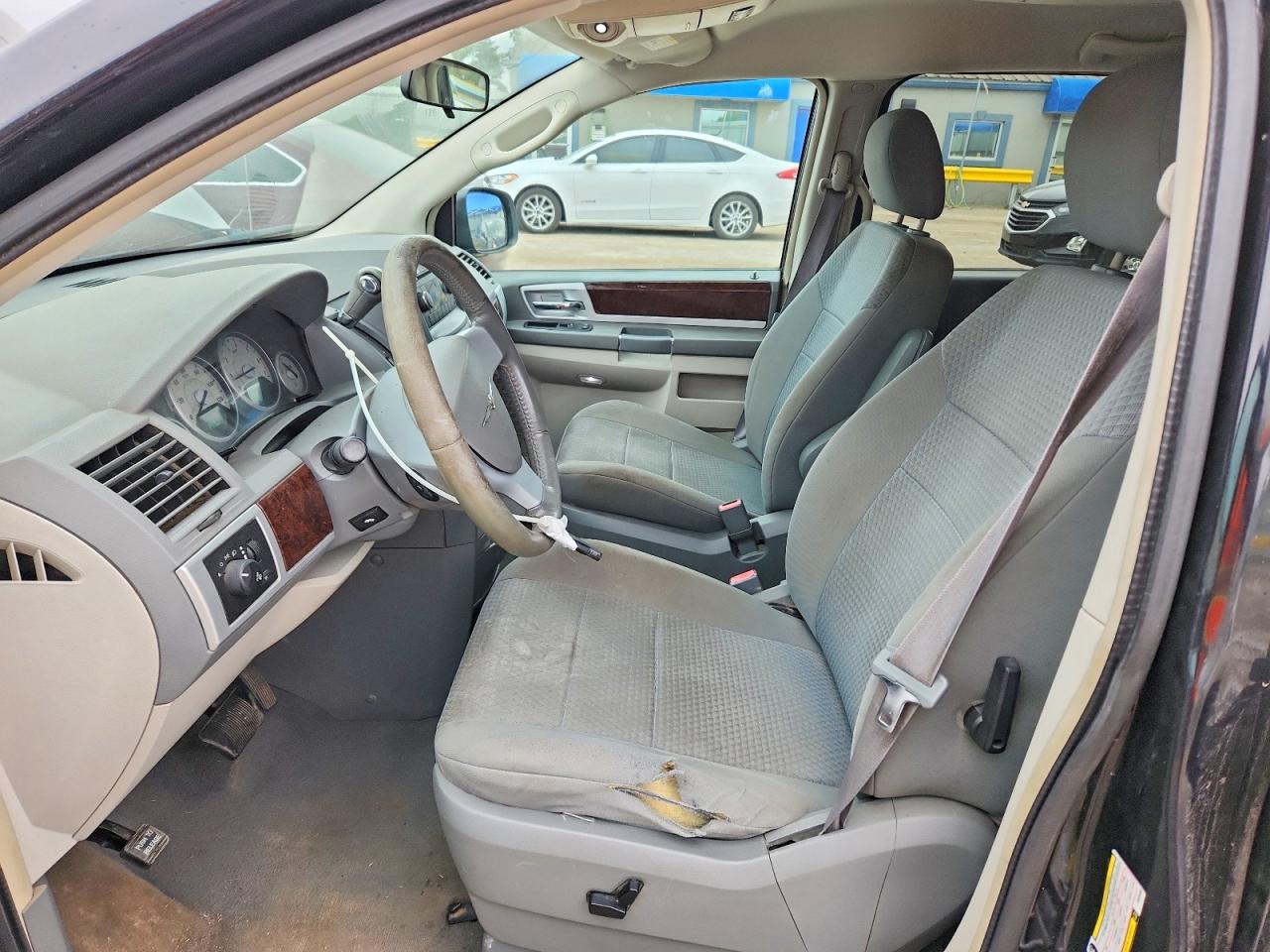 2010 CHRYSLER TOWN & COUNTRY TOURING photo 7
