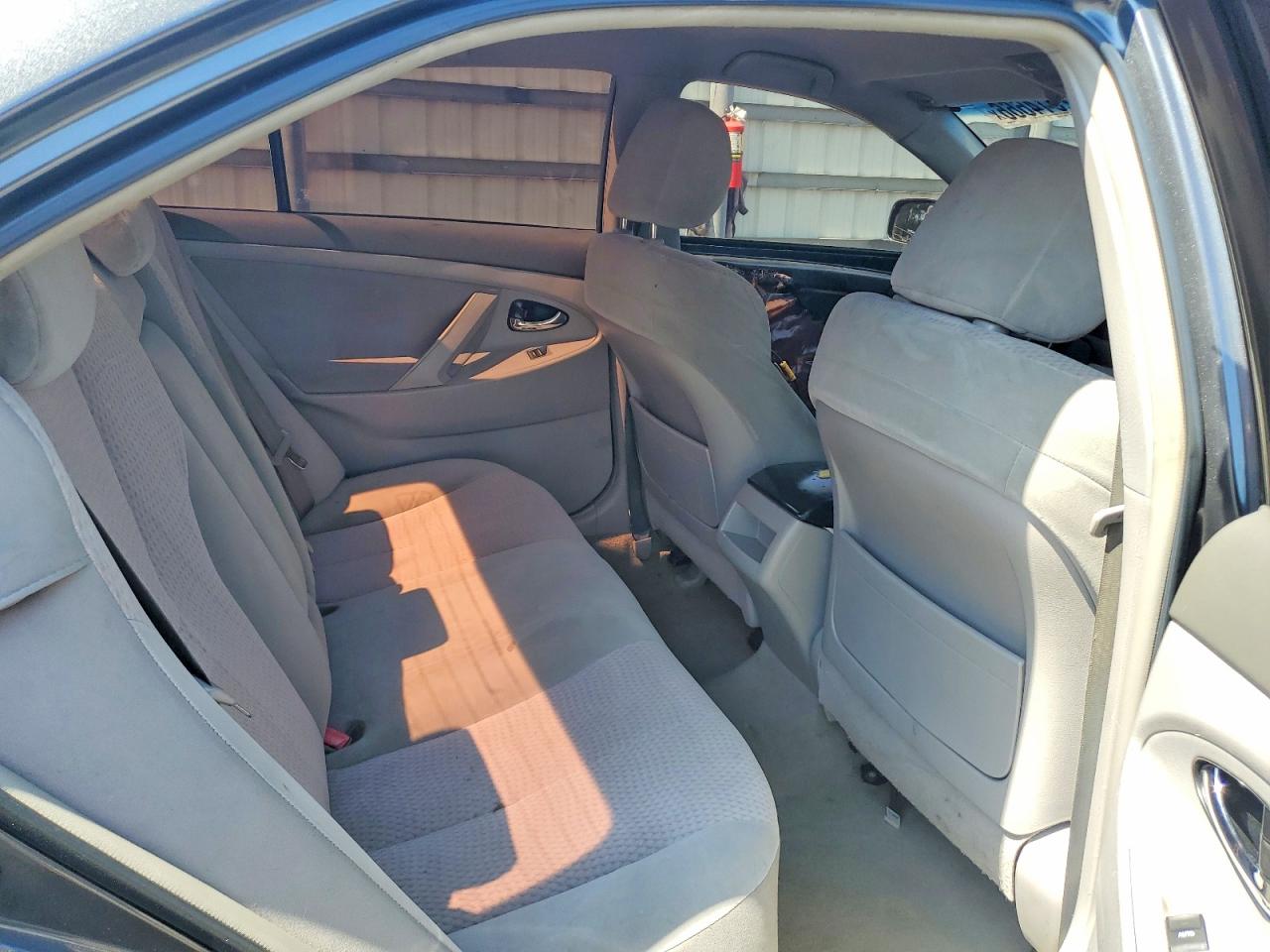 2011 TOYOTA CAMRY LE photo 28