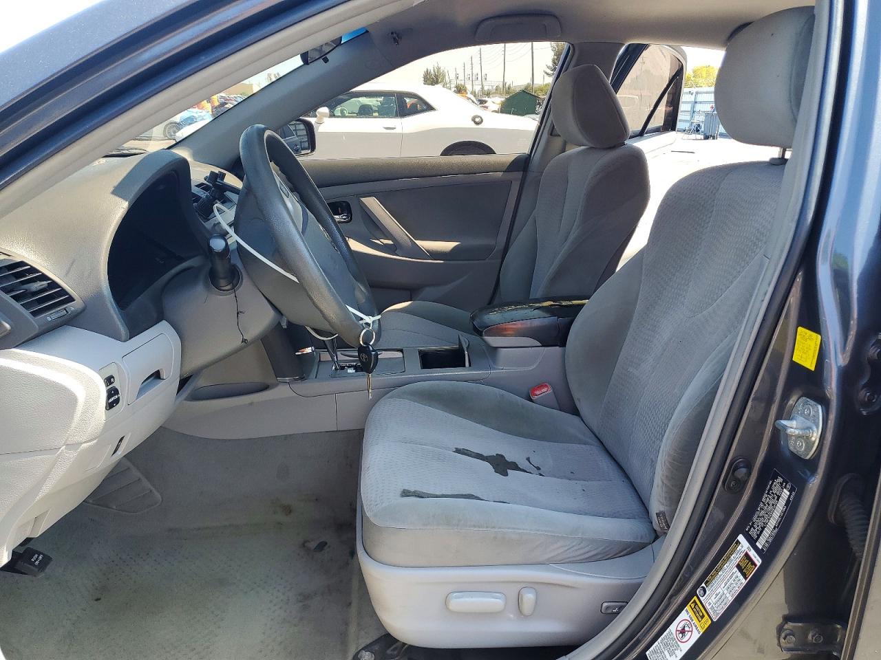 2011 TOYOTA CAMRY LE photo 19