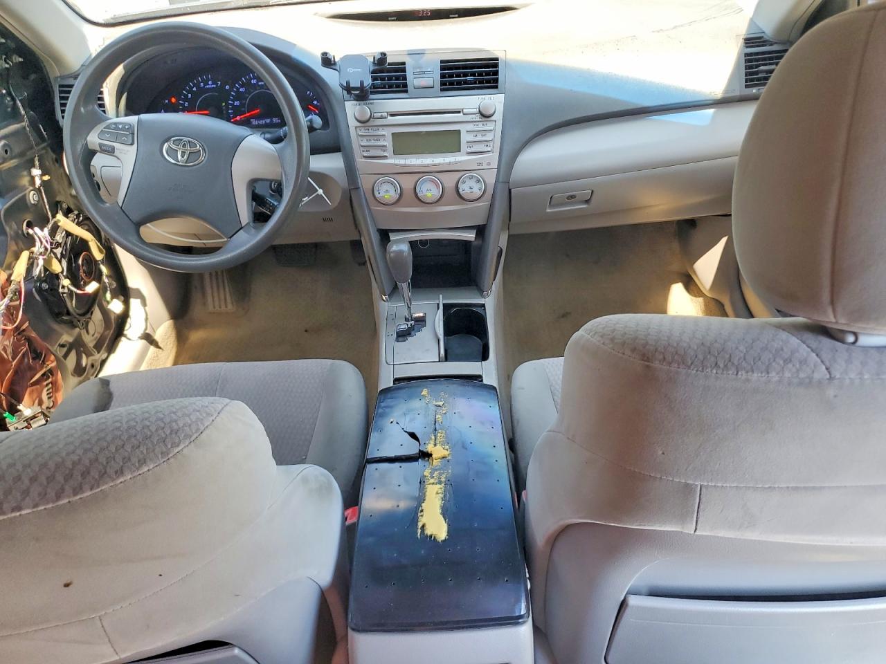 2011 TOYOTA CAMRY LE photo 22