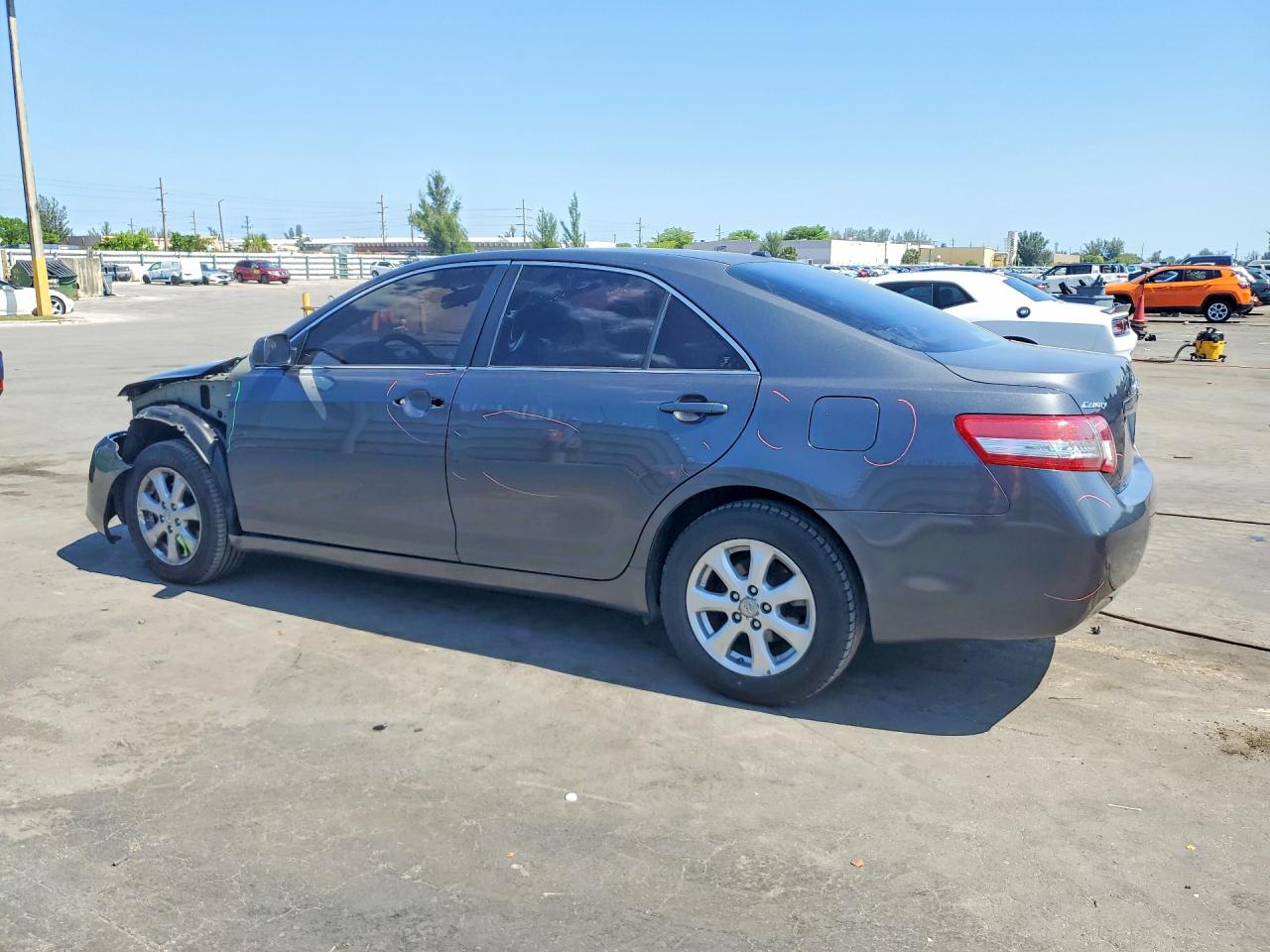 2011 TOYOTA CAMRY LE photo 4