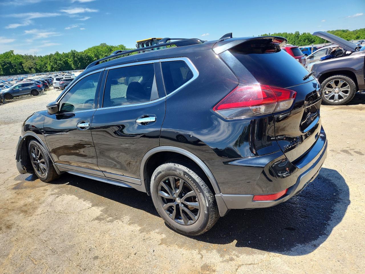 2018 NISSAN ROGUE SV photo 4