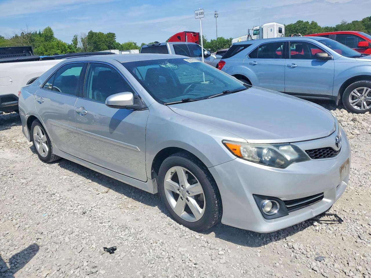2014 TOYOTA CAMRY SE photo 10