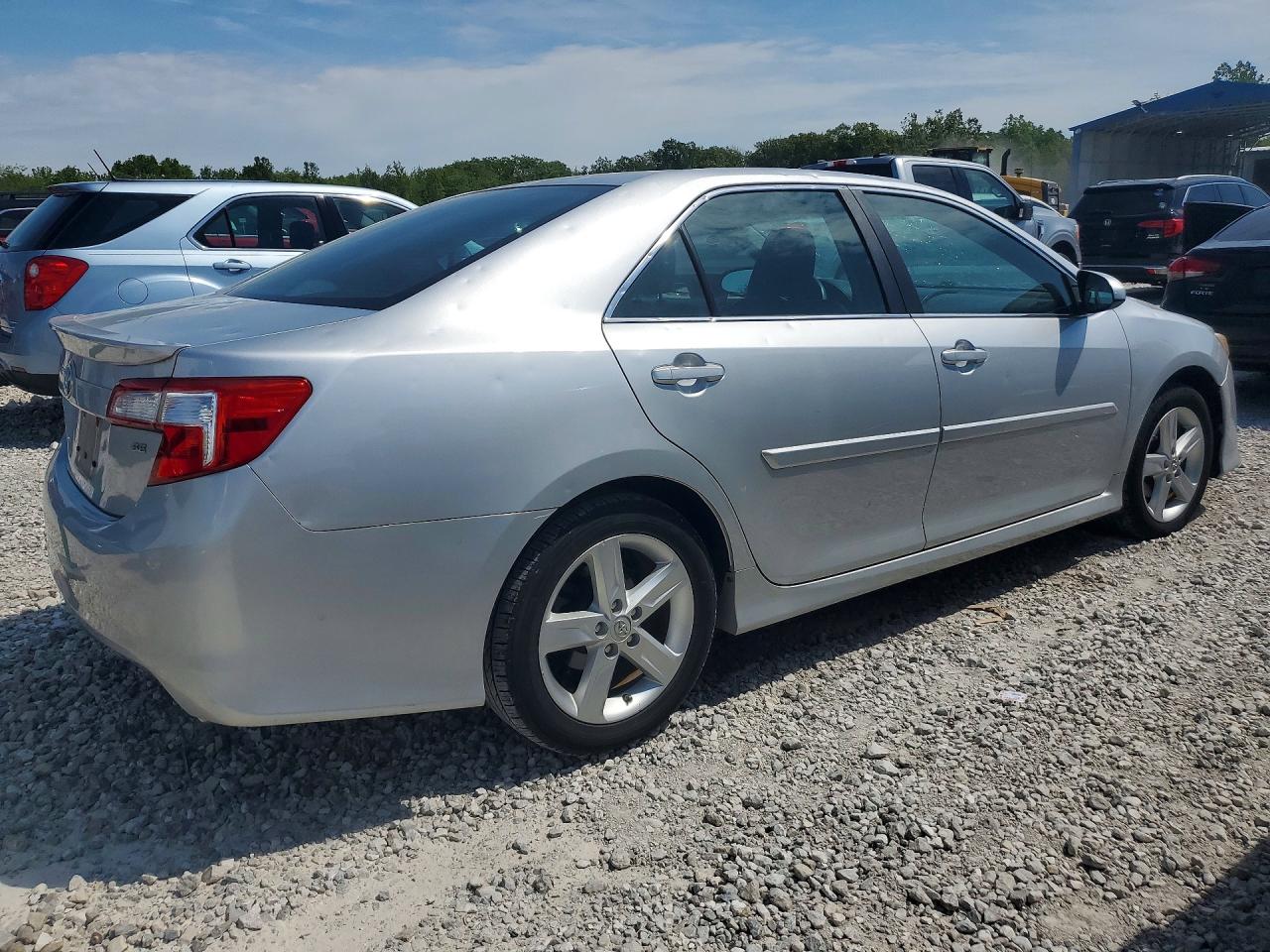2014 TOYOTA CAMRY SE photo 7