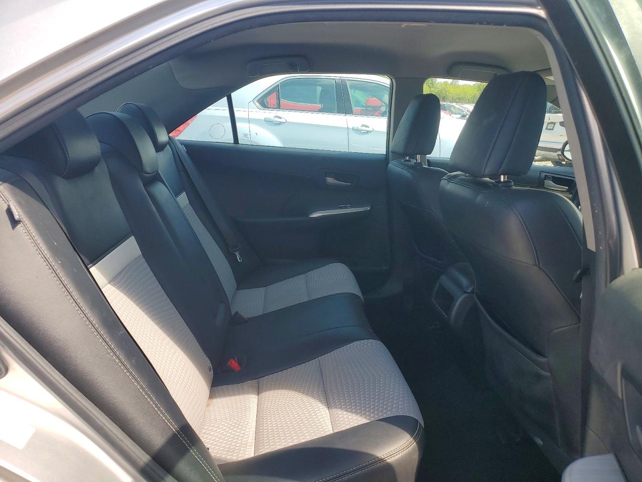 2014 TOYOTA CAMRY SE photo 28