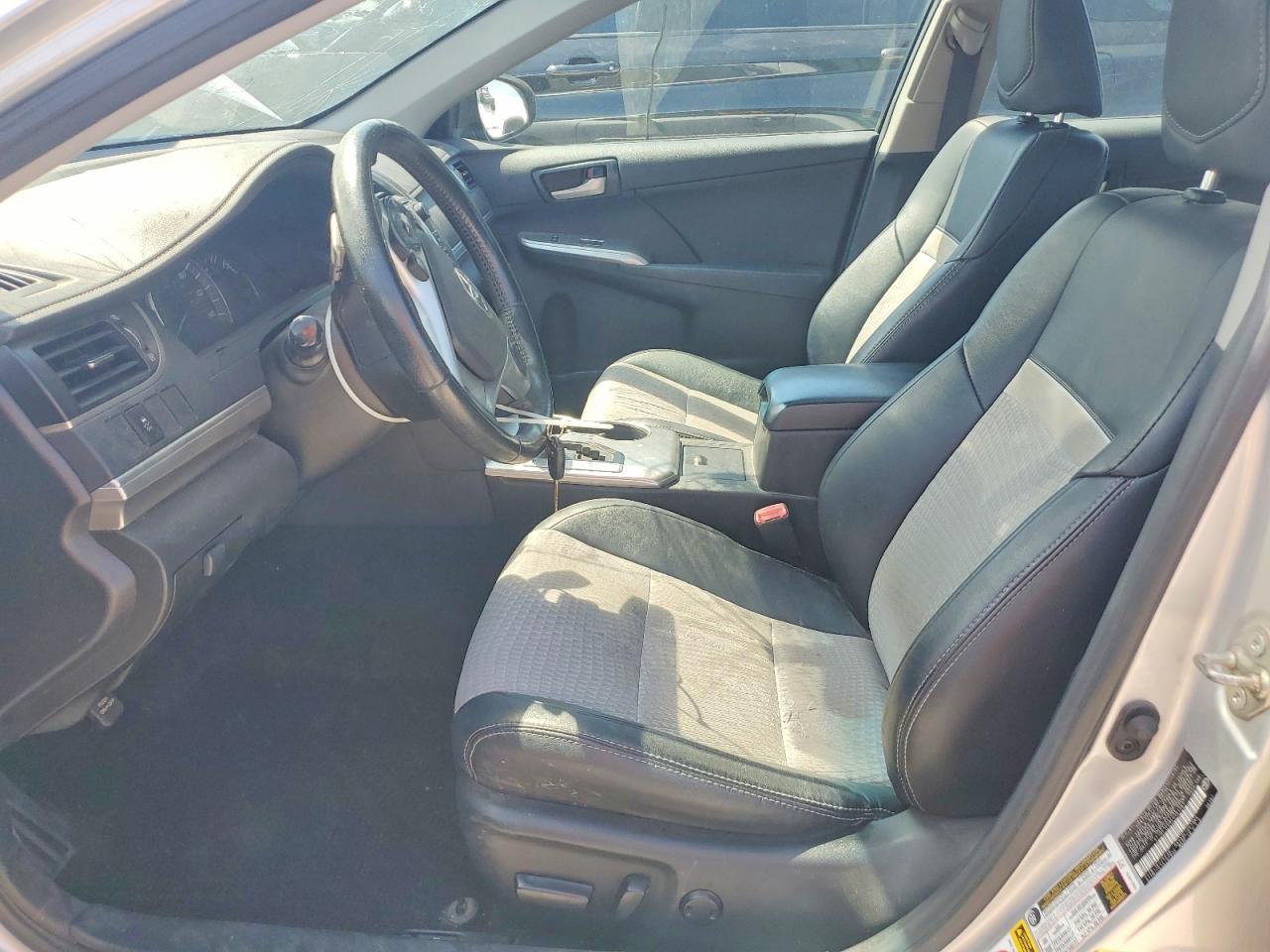 2014 TOYOTA CAMRY SE photo 19