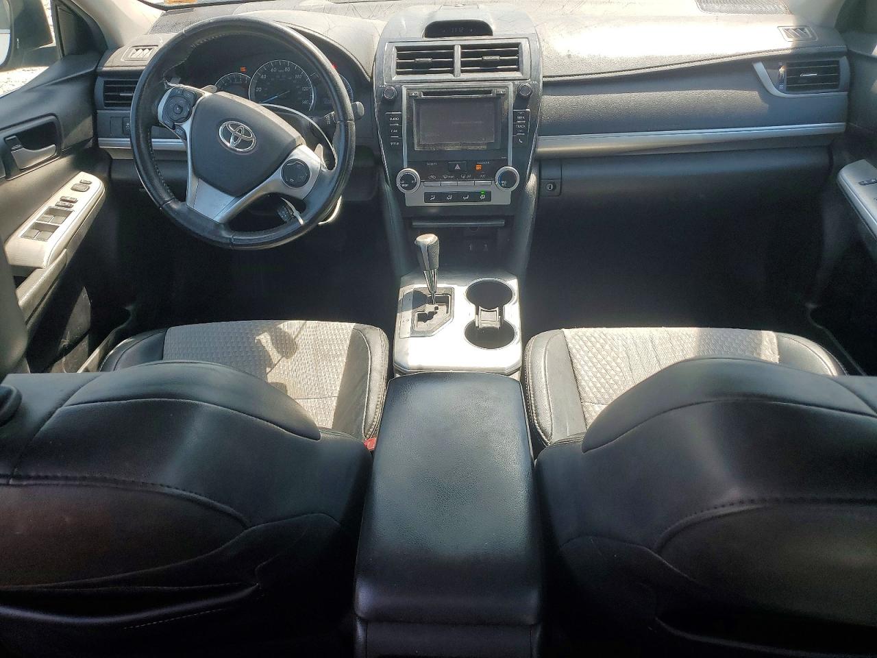 2014 TOYOTA CAMRY SE photo 22